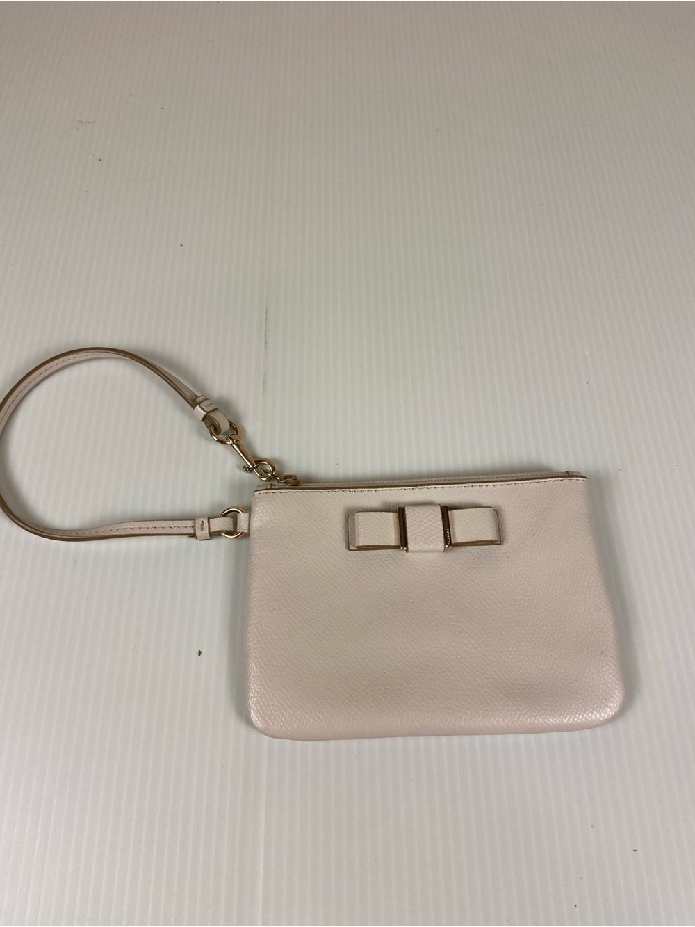 Coach Darcy Bow Leather Wristlet Chalk Ivory Zip Pouch F52629